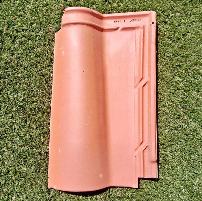 Telhas de Cano à Esquerda (Margon / Luso-Telha)