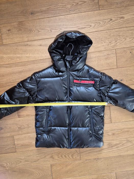 Prada kurtka zimowa czarna r.L czerwona naszywka nowa z metką