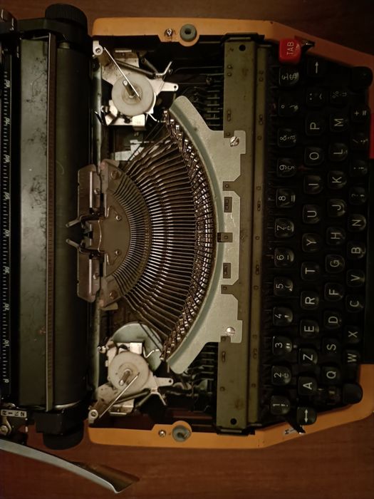 Máquina de escrever antiga (typewriter)