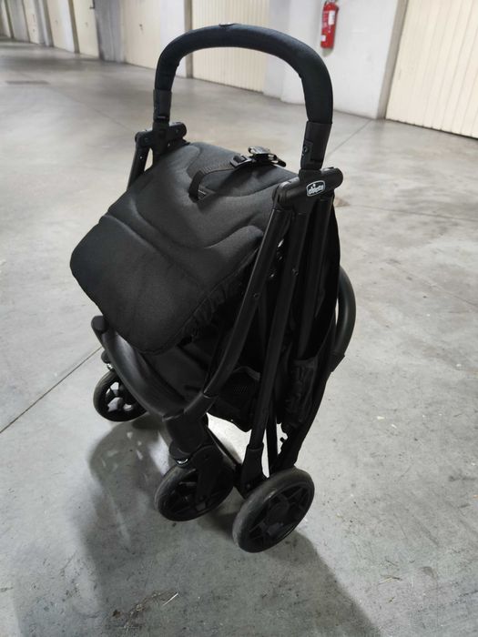 Carrinho de Bebé Chicco Urbino Preto