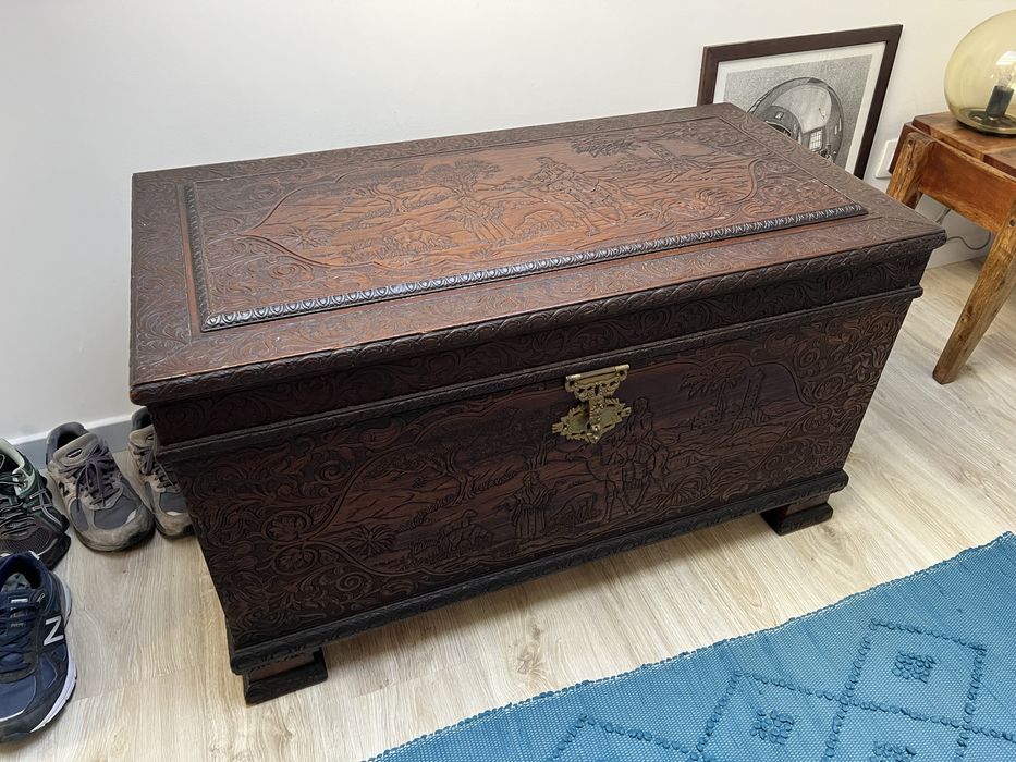 Arca em madeira maçica