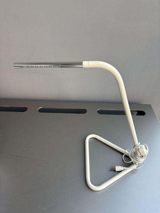 Candeeiro IKEA USB (luz de secretária)