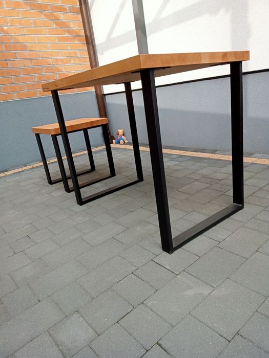 Nowe stoły z blatem drewnianym