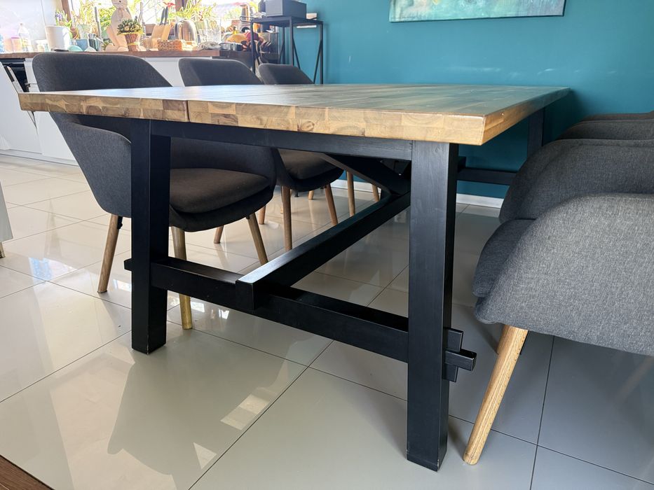 Solidny stół Ikea Skogsta plus 6 foteli