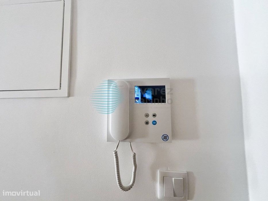 Apartamento T2 com Vista Mar, Garagem e Totalmente Remodelado