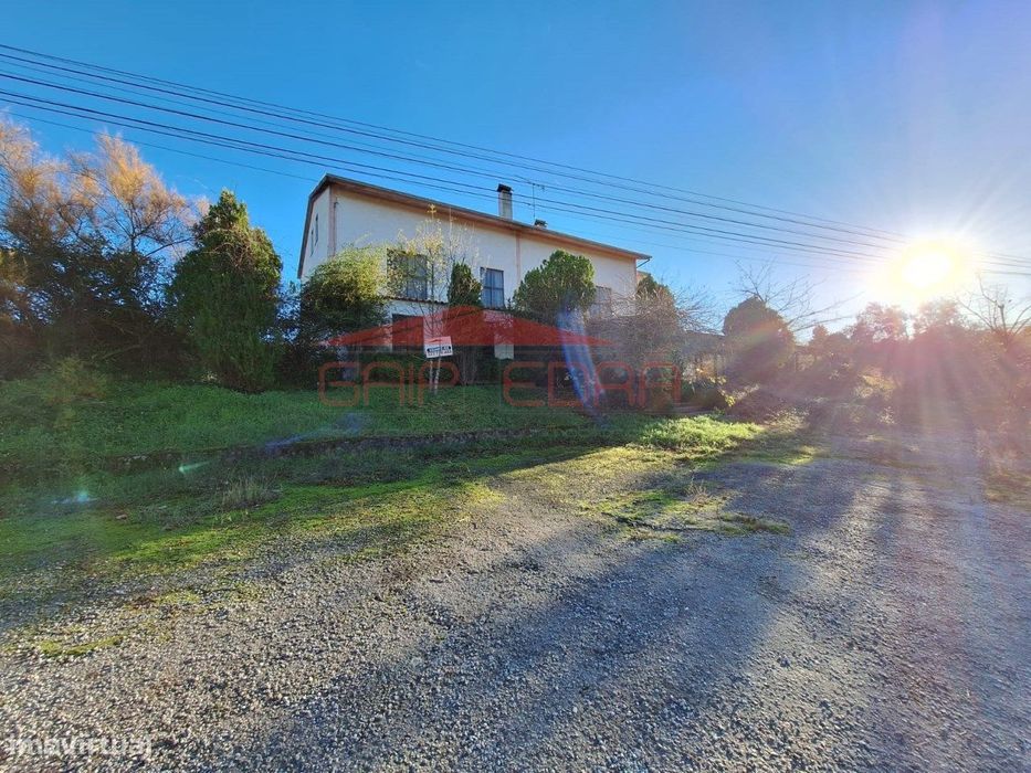 Moradia e estabelecimento comercial com terreno Covilhã