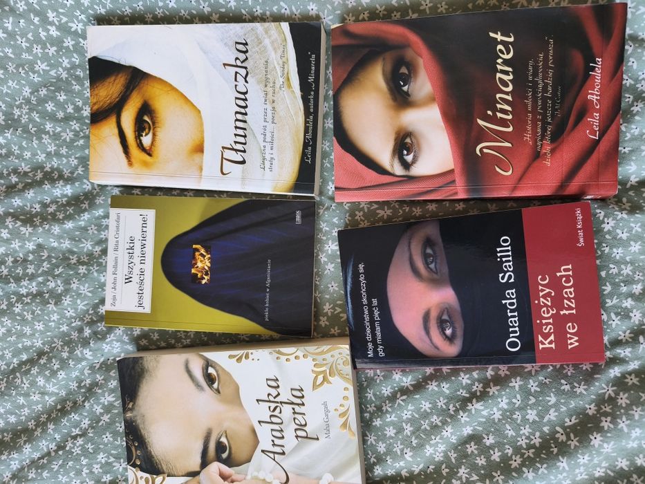 Zestaw ksiazek o arabskich kobietach