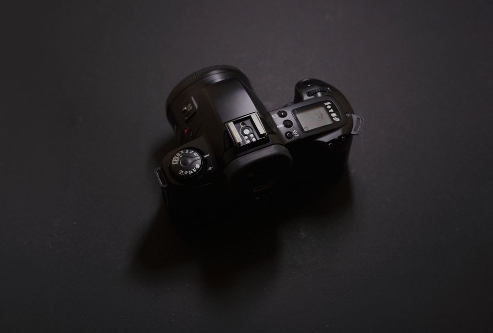 Плівковий фотоапарат Canon EOS Kiss + Canon EF 50mm f/1.8 II — комплект у відмінному стані