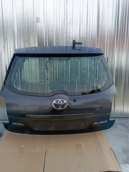 Klapa bagażnika Toyota Auris I