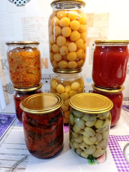 Домашня консервація, жовта черешня, малина, шампіньйони, баклажани