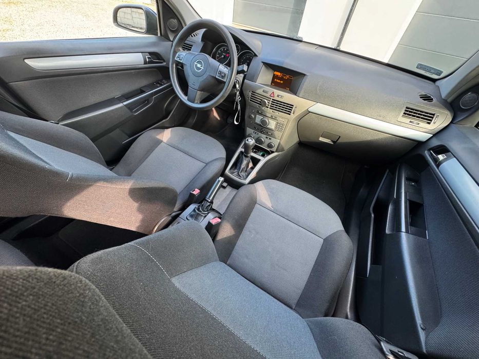 Opel Astra / 1,6 benzyna + gaz / Klima