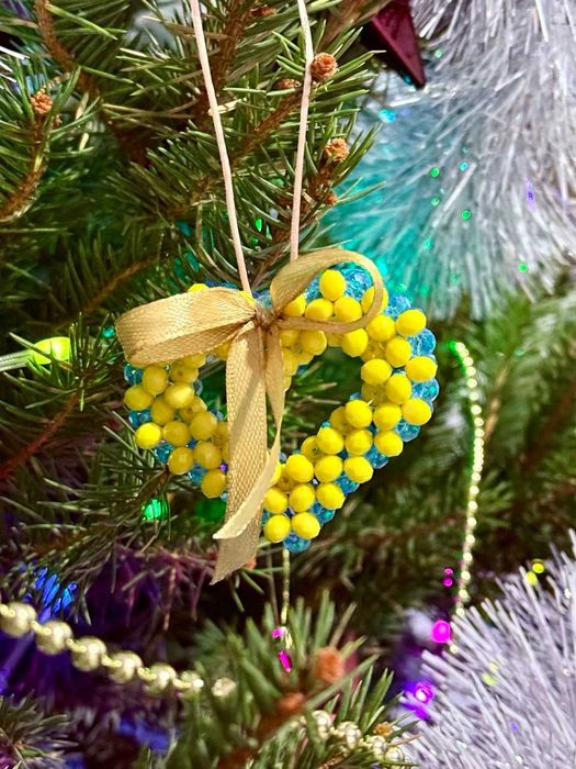 Ręcznie robione ozdoby choinkowe z koralików