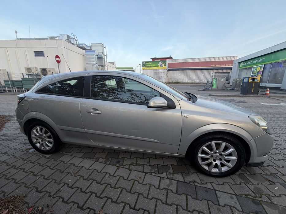 Opel Astra GTC 2006r