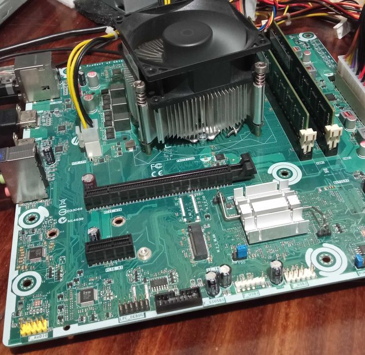 Материнская плата HP/110 Й ЧИПСЕТ s1151/DDR3/16GB/I3 6100 проц