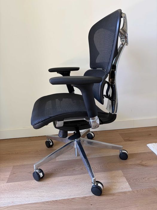 Cadeira de Escritório Ergonómica Ajustável e em Muito Bom Estado