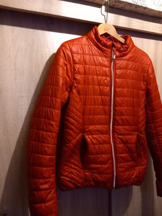 Czerwona kurtka damska