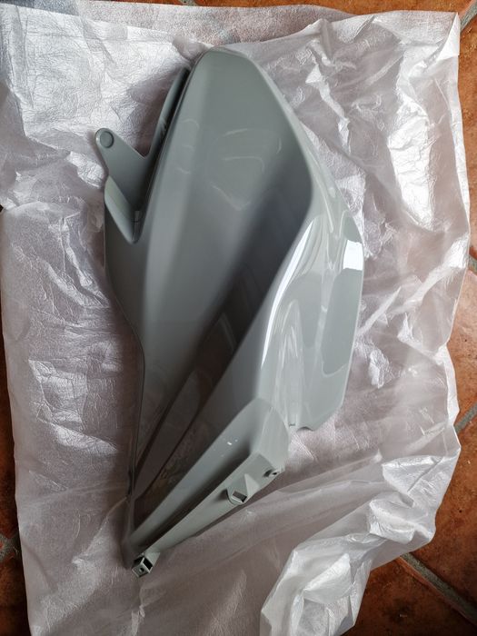 Carenagem depósito direita CB125R