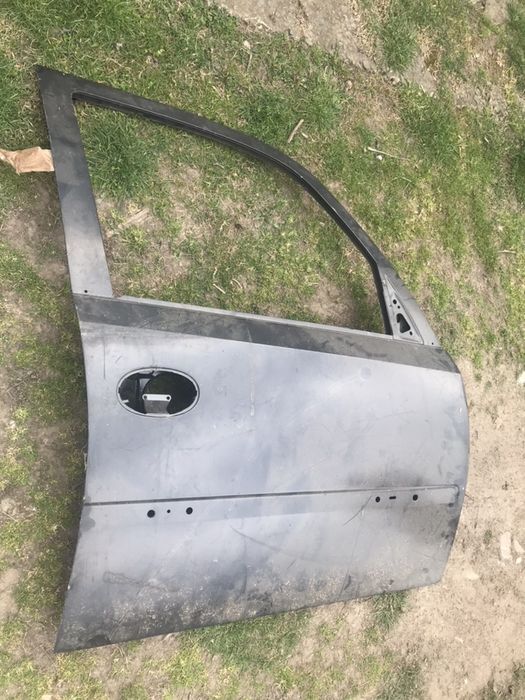 Продам двері передні Опель Меріва 2003-2010р