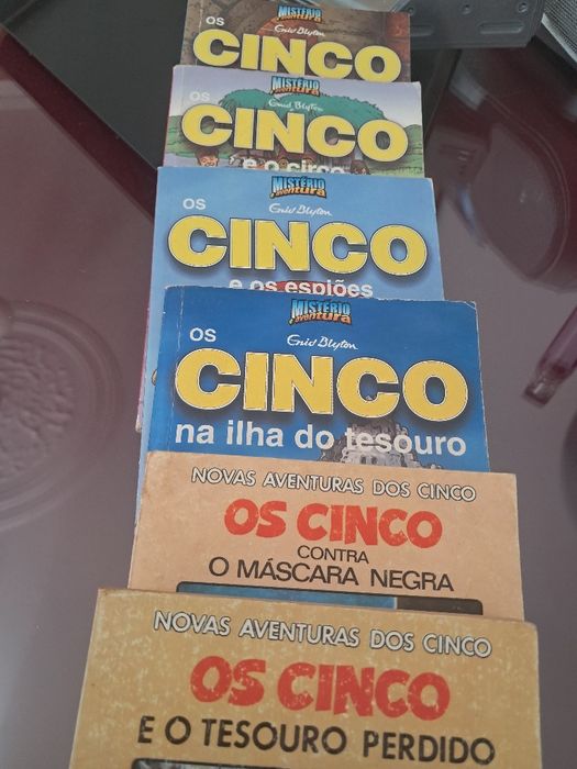 Vendo 12 livros os cinco