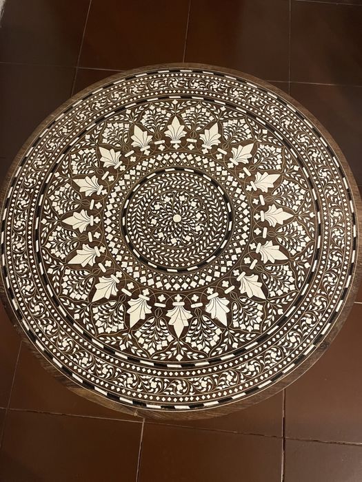 Mesa de centro ou de canto decorada