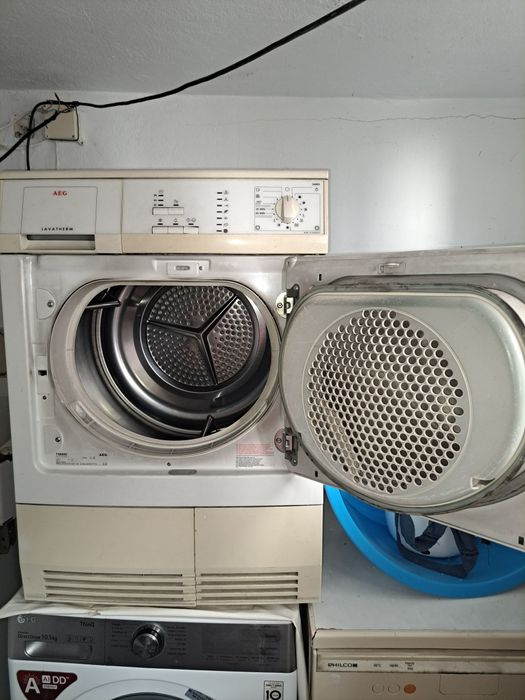Máquina de secar AEG Lavatherm T56800 – para peças ou reparação