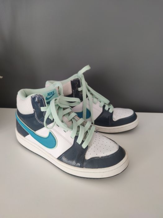 Buty NIKE z miętowymi sznurówkami rozmiar 38