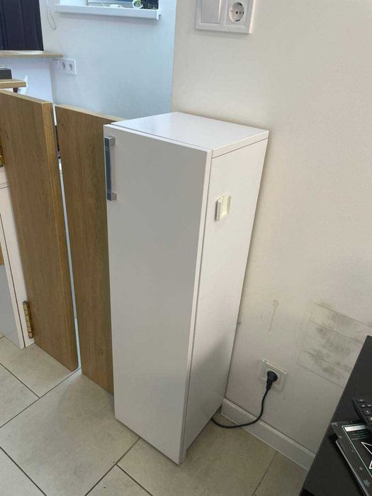 Продам тумбу з дверцятами в гарному стані