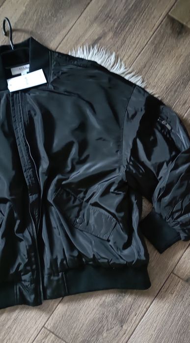 VILA – czarna bomberka oversize
Model: VIBOMBI OVERSIZED BOMBER JACKET
