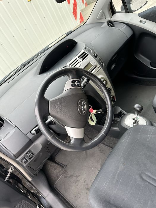 Toyota Yaris — fotografia 8
