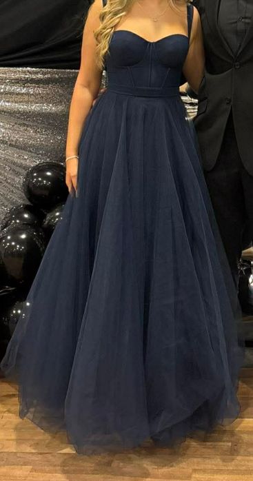 Sukienka granatowa wieczorowa