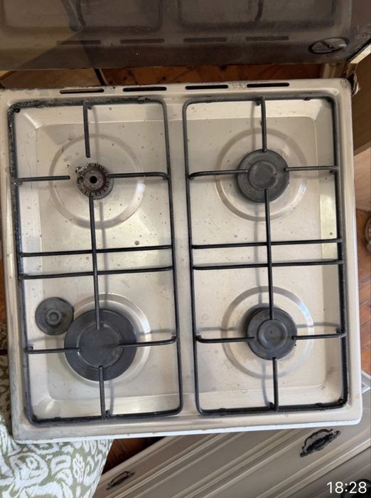 Fogao de 4 queimadores a gaz butano.