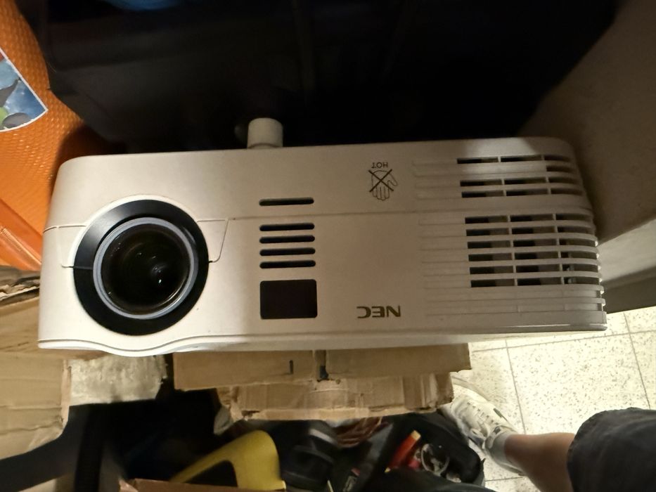Projektor NEC , model NP-VE281