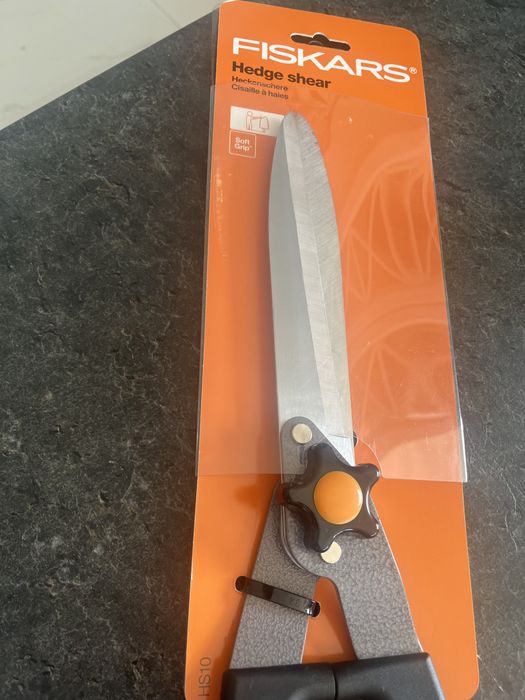 Fiskars Hedge Shear – nowe nożyce do żywopłotu. Solidne, ostre ostrza