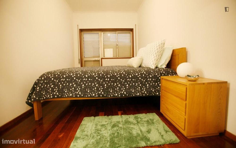 Quarto - localizado em Aldoar Porto