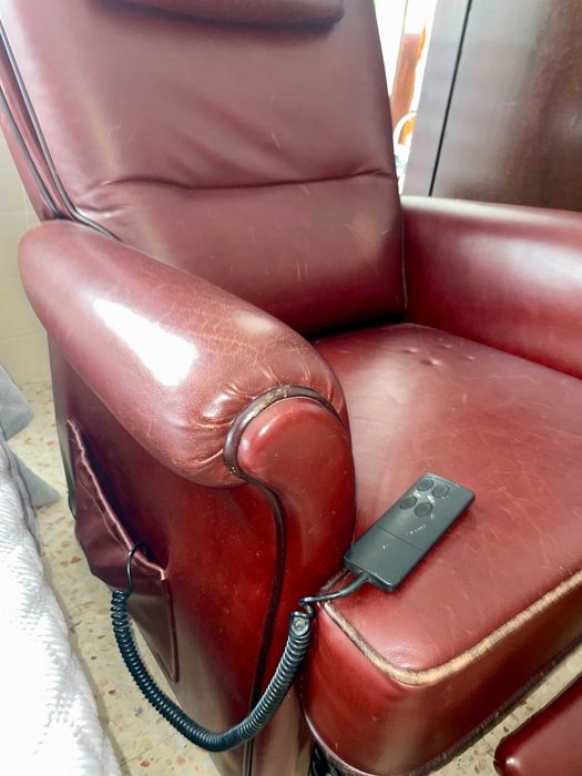 Poltrona de pele eletrica