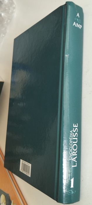Livro enciclopédia larousse