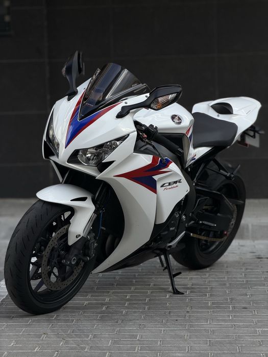 HONDA CBR 1000 RR - ÓTIMO ESTADO! Motor Novo com 5.000kms!