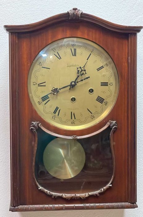 Relogio antigo, operacional da reguladora 6 martelos e duas musicas.