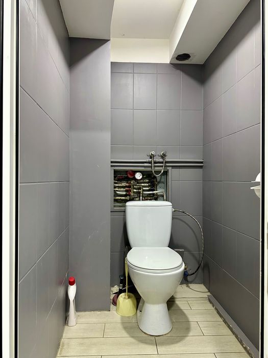 СМ ФАСАДНЕ приміщення на Проспекті в Чернівцях, 83м2 з залом 63м2