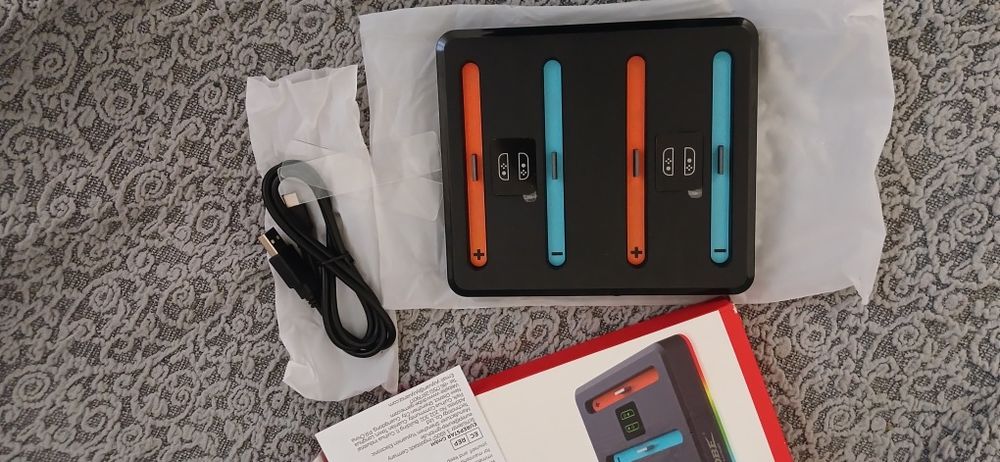 Зарядна док-станція DOBE для 4-х Joy-Con Nintendo Switch (RGB)