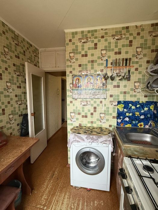 Продаж 2-х кімнатна район 15 школи