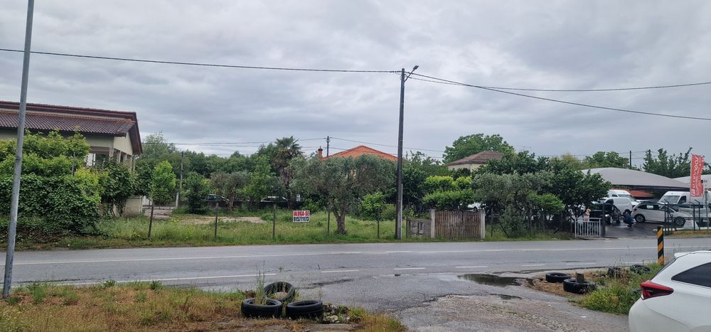 Aluga-se terreno para exposição e venda de carros
