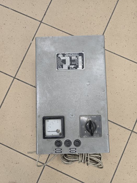 Prostownik selenowy Bester 12V 24V 4A PRL