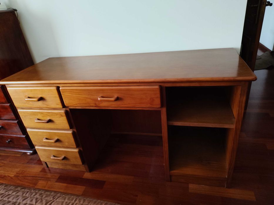 Secretaria em pinho maciço