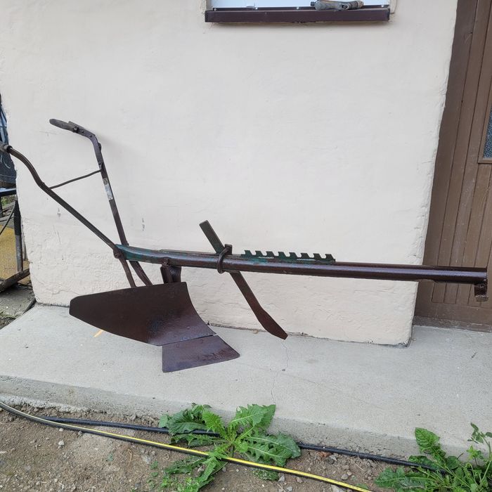 Pług jednoskibowy