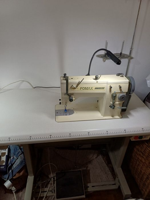 Máquina de costura industrial