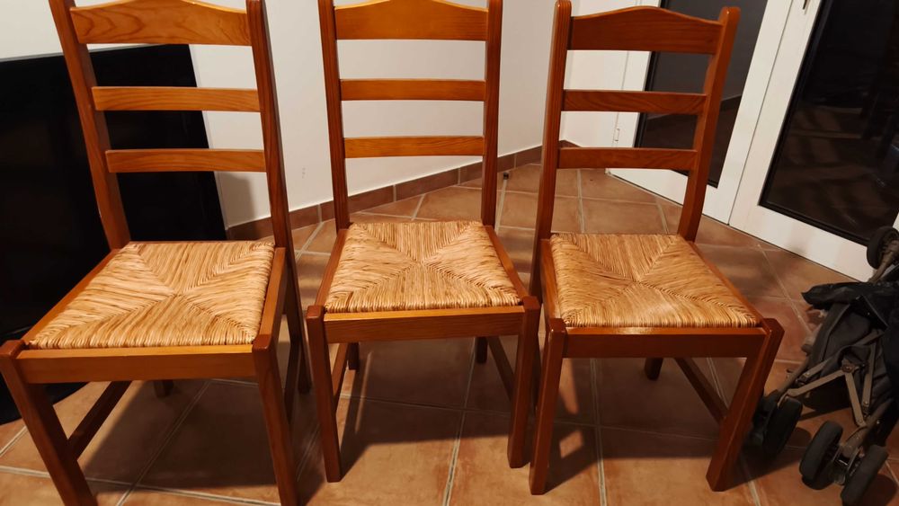 Cadeiras de madeira