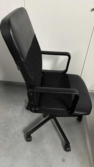 Cadeira de Escritório Ergonómica Giratória – Excelente Estado