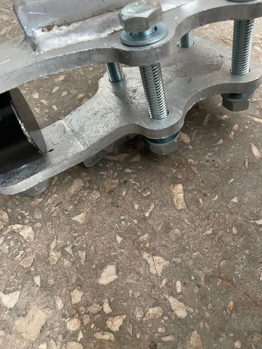 Stabilizacja hydrauliczna lanc do opryskiwacza polowego