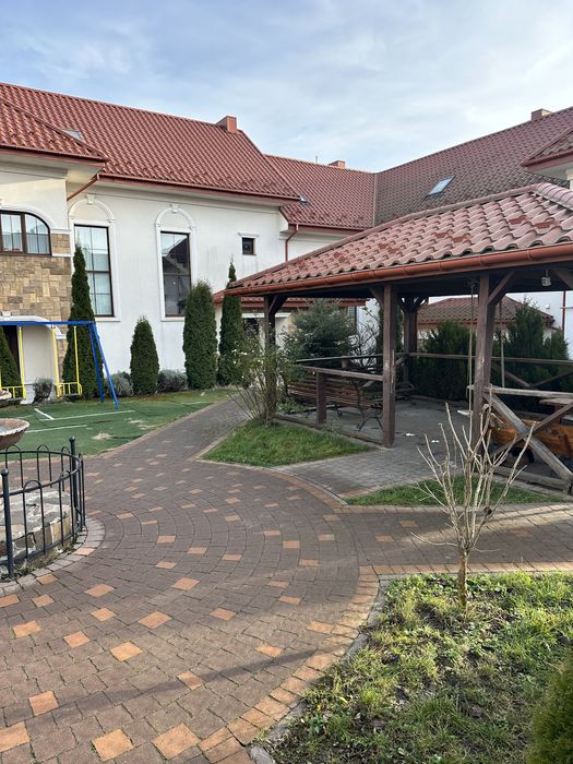 Продаж котеджу у мальовничому місці